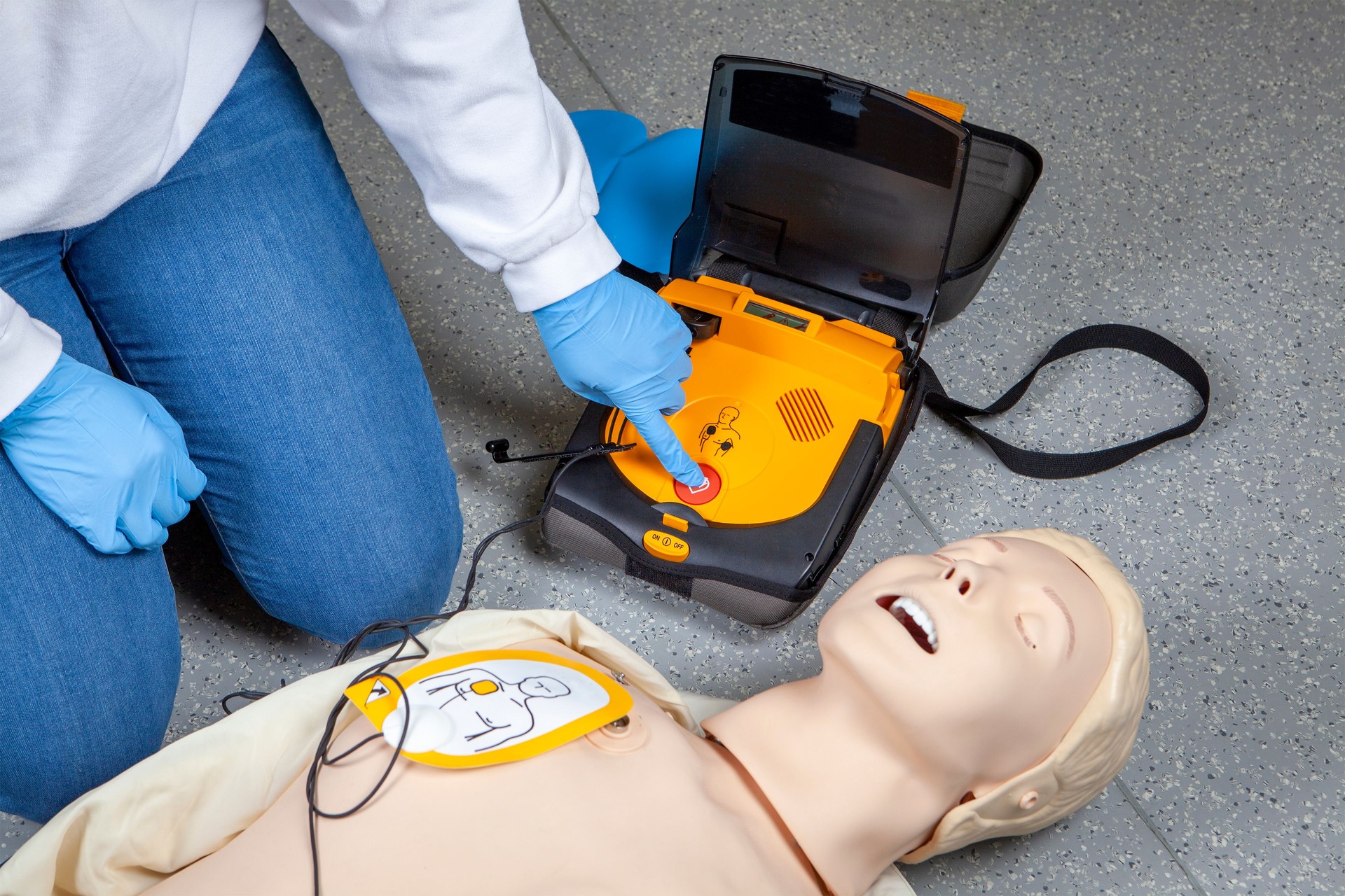 Cardiopulmonary resuscitation (CPR), AED (automated external defibrillator)